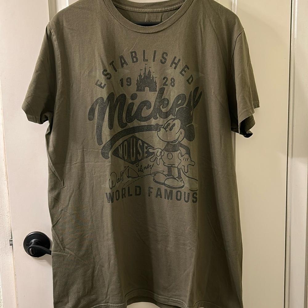 DISNEY Mickey World Famous Olive Green Men’s Tee, Sz XL